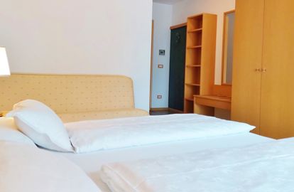 Doppelzimmer mit Couch Hotel Brenner