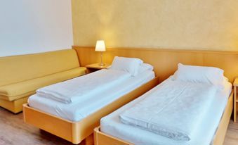 Zweibettzimmer mit Couch Hotel Brenner