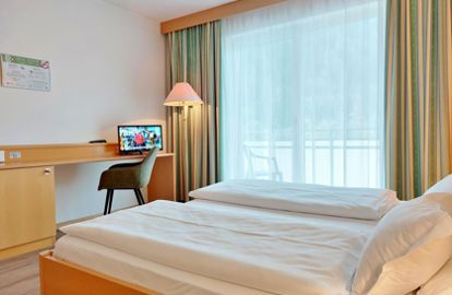 Doppelzimmer mit Balkon und Fernseher Hotel Brenner